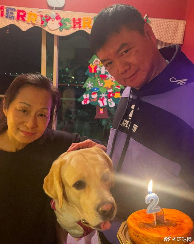 #艾威妻子病逝#【港媒：香港艺人艾威妻子Lisa病逝，终年61岁】据香港01网站