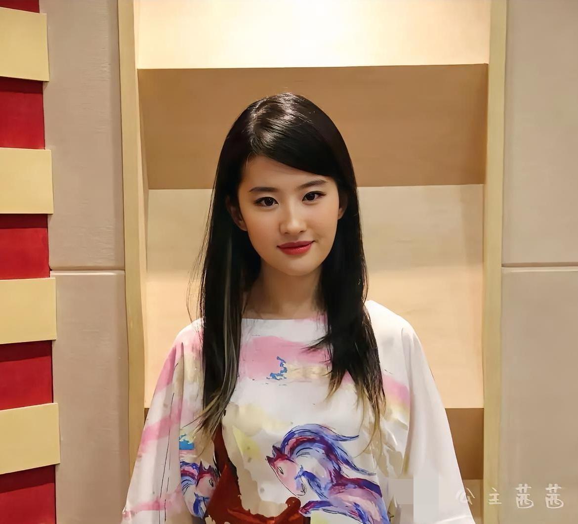 刘亦菲｜花样年华💖一颦一笑韵味悠长，自带独有的中式温婉气质。褪去青涩，时