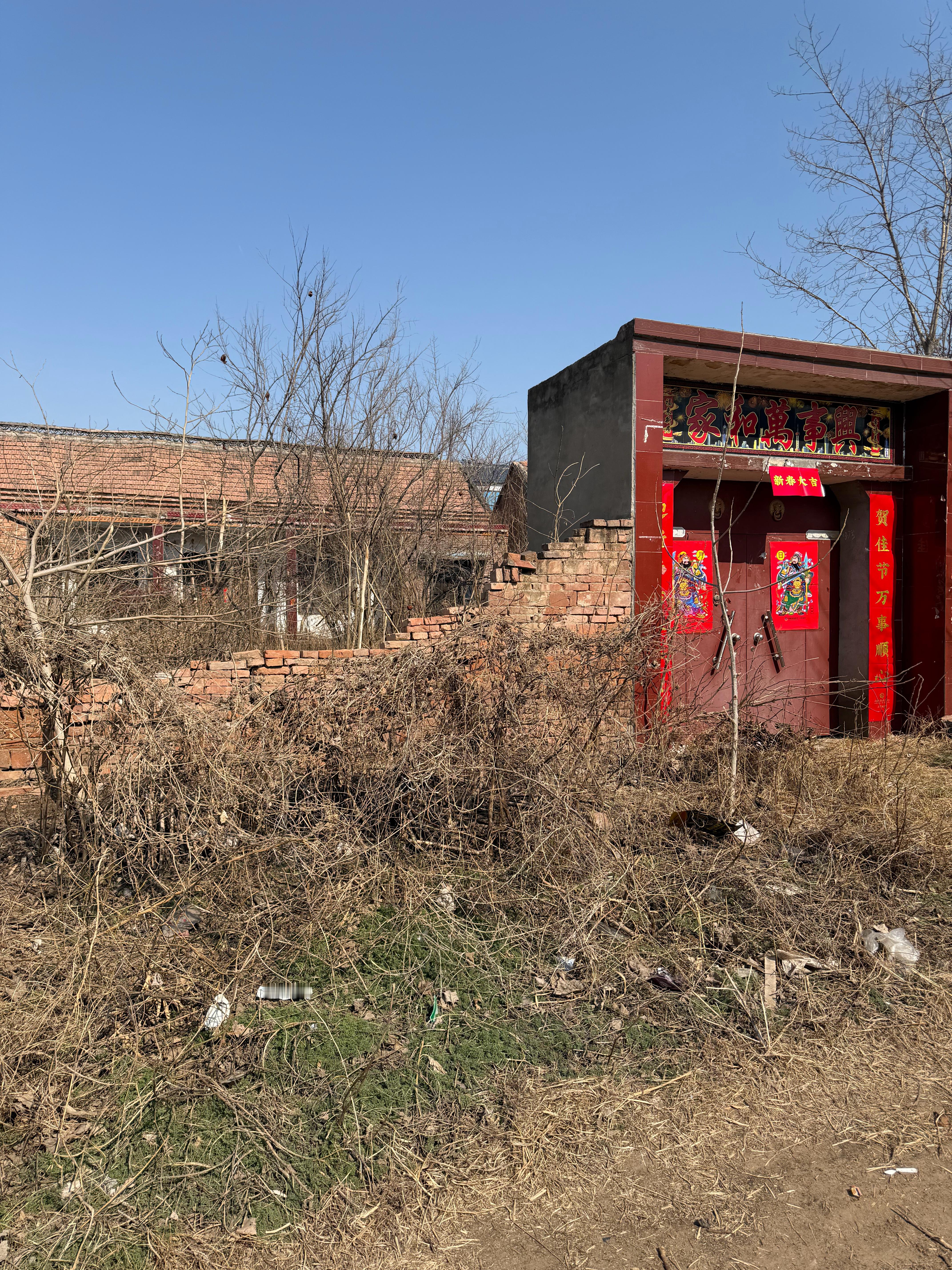 村里好多的人都在县城买了房，在县城住了，家里的老房子都没人住了，以后农村人会不会