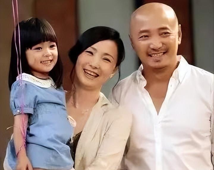 1999年，陶虹花光100w积蓄在北京4环买了一套房，但父亲住院时还给她凑钱买房