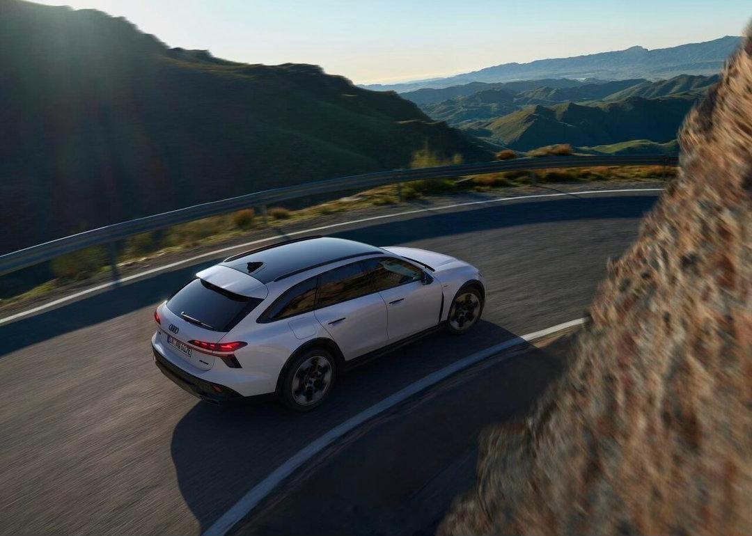 奥迪最近发力了，新车颜值都好高C9A6Allroad～自带宽体，视觉效果强烈