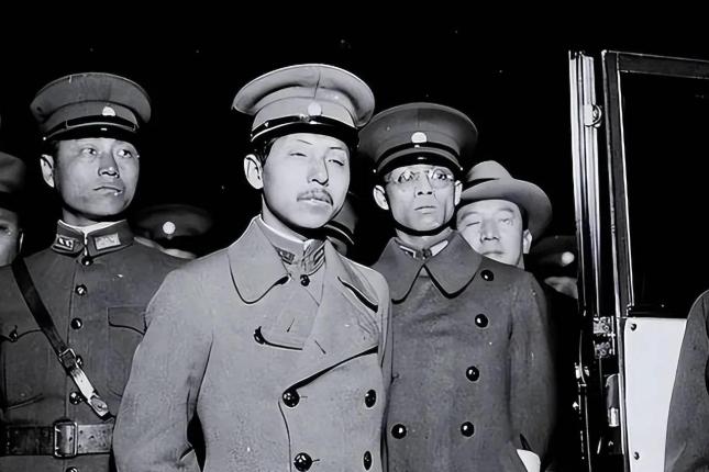 1936年12月25日下午，张学良做了一个让所有人目瞪口呆的决定——他没有通知周