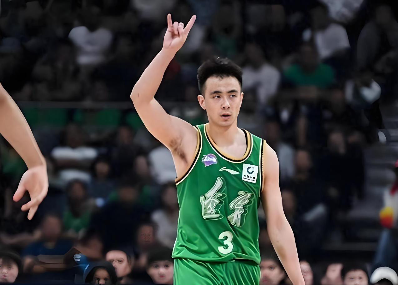 赵继伟接受采访，解答伤病康复情况！根据最新情况了解，辽宁队当家后卫、CBA第一