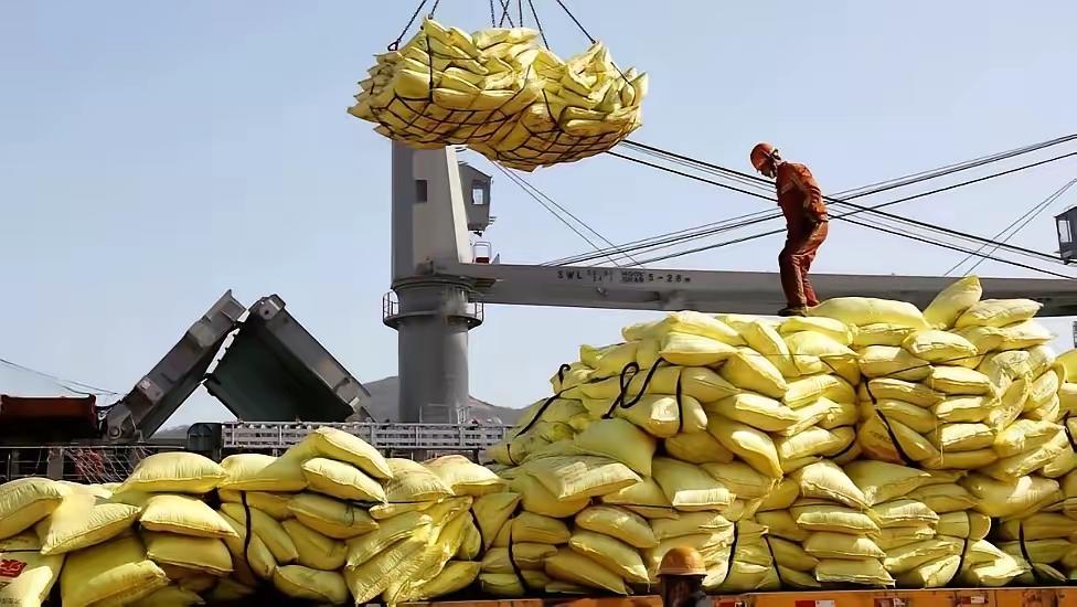 停产范围扩大到尿素、甲醇、聚合物、铝——不是局部减产，是全面停。卡塔尔化肥集团