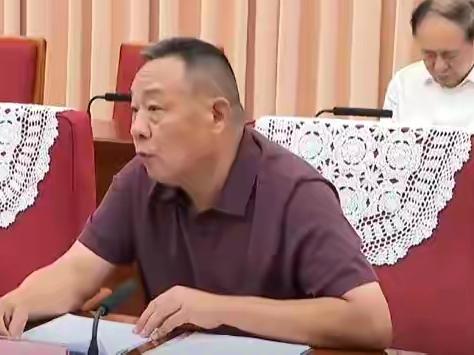 胖东来凭啥能上新闻联播？【事件】7月13日，胖东来创始人于东来亮相《新闻联