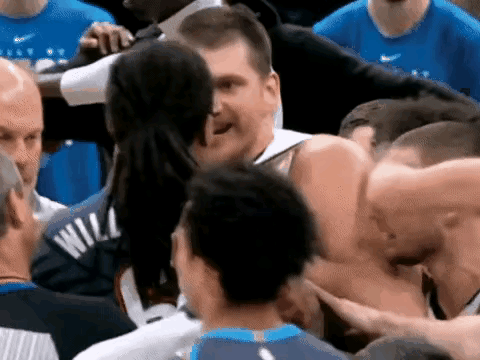 还有人敢欺负约老师？[抠鼻]