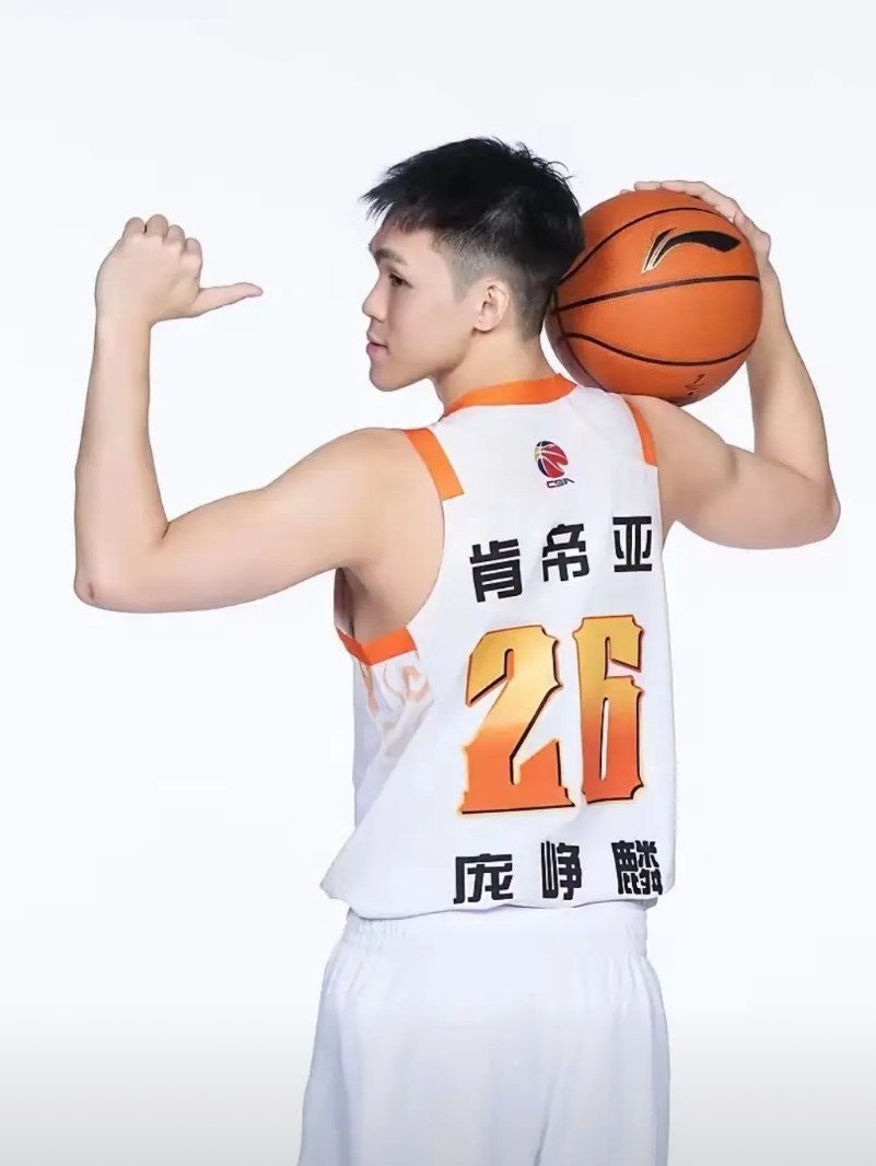 四川队，手握CBA选秀榜眼签，为何就不愿意选庞峥麟，可能主要原因还是看到庞峥麟年