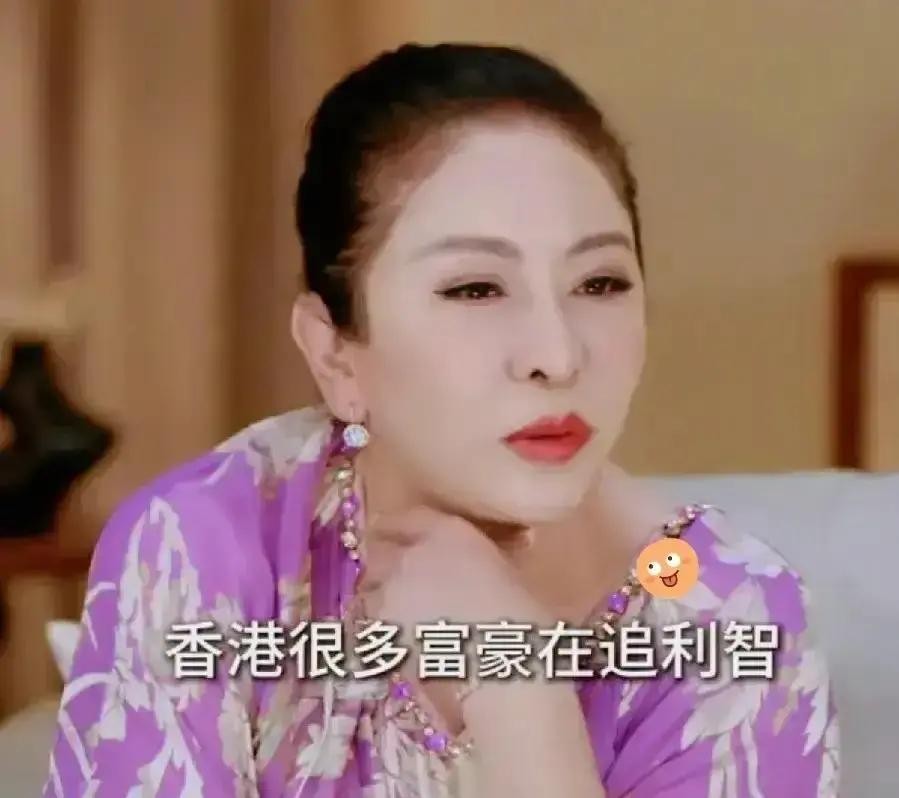 当年李连杰第一次拿到3000万港币片酬，试探性地问利智要不要一人分一半利智连眼皮都没抬，直接甩出俩字