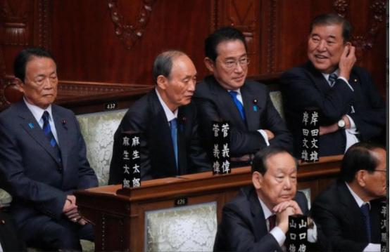 高市早苗解散国会现场，几个前首相脸色难看，只有石破茂笑得出来 2026年