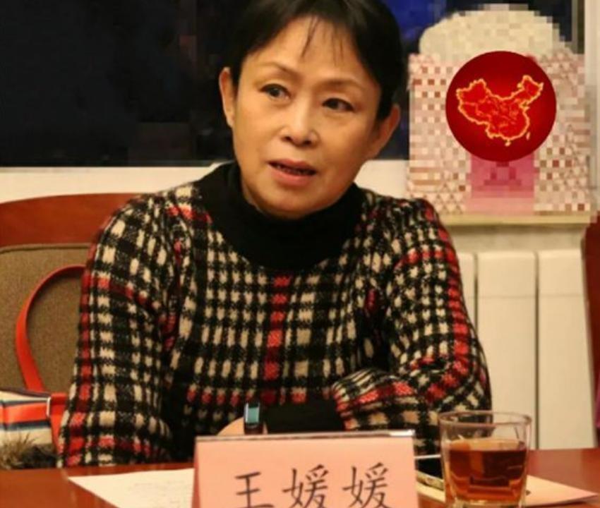 1998年，王近山之女王媛媛回到家乡，动情讲述父亲与并肩战友的生死往事泪洒当场