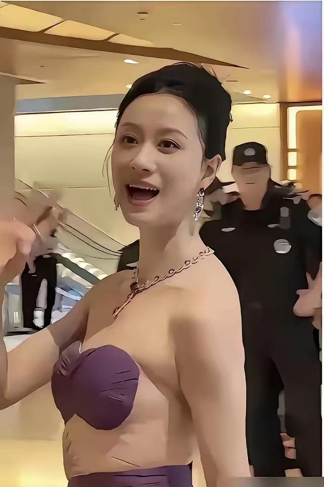 这波操作真的挺妙啊！20年前那个婷美内衣广告让她火了，却也给她扣上了不雅的帽子