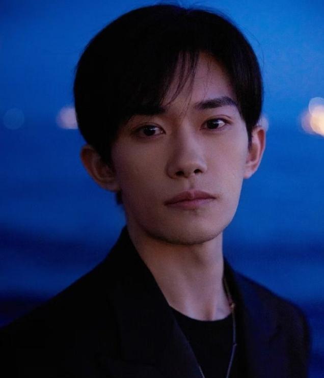易烊千玺的《狂野时代》在戛纳拿奖拿的是特别奖，是评委会主席临时争取，特设的一个