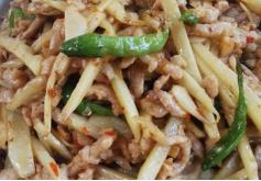 梅林午餐肉罐头-厨房小白逆袭神器广东朋友的私藏菜谱被我挖到了!嫩到出水的仔姜+