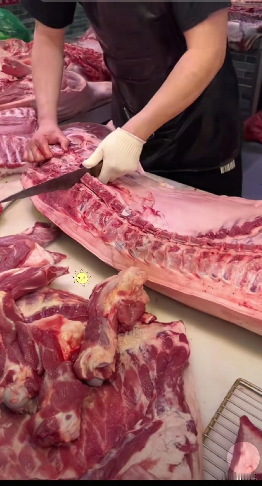 早上去买了180块钱的肉，糊里糊涂的付了18就走了。卖肉的摊主忙着招呼其他顾客，