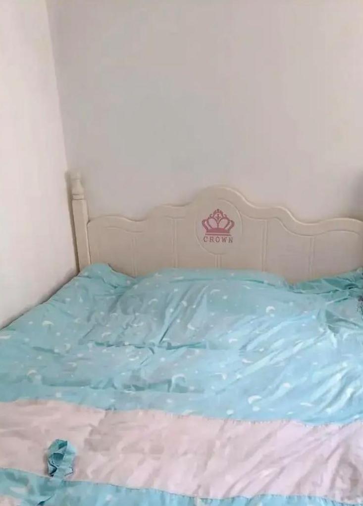 我小姑子昨天办了离婚手续，回娘家来了，二胎女儿才八岁，全家都很难过。我一心软，