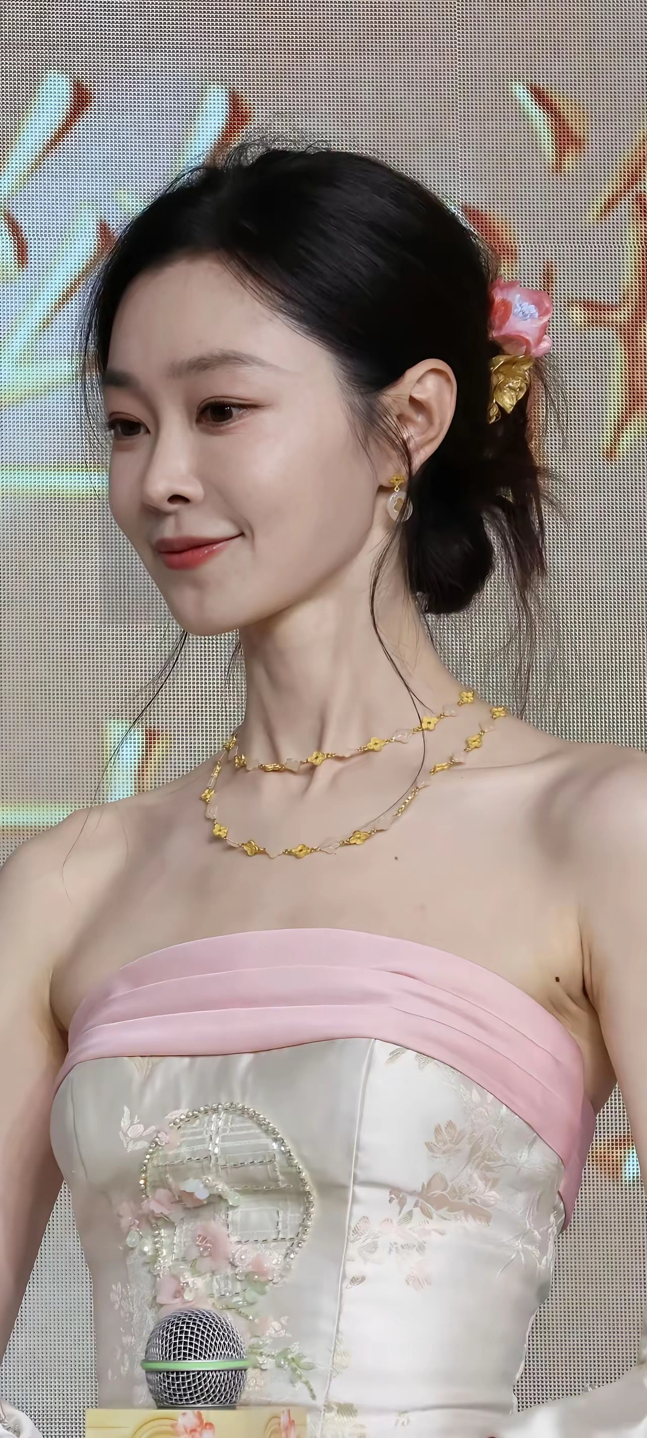 宋轶这张脸辨识度和气质真的太绝了。