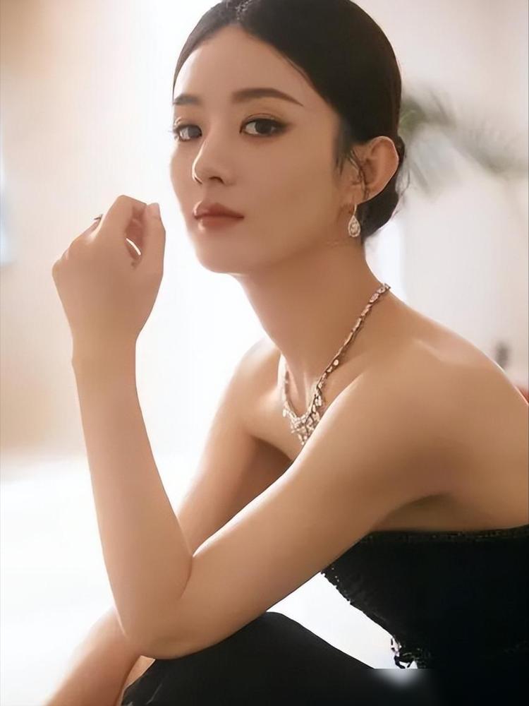 赵丽颖当年为了“面子”硬挤出来的十万块，最后居然生出了七千万的利息。这哪是随份子