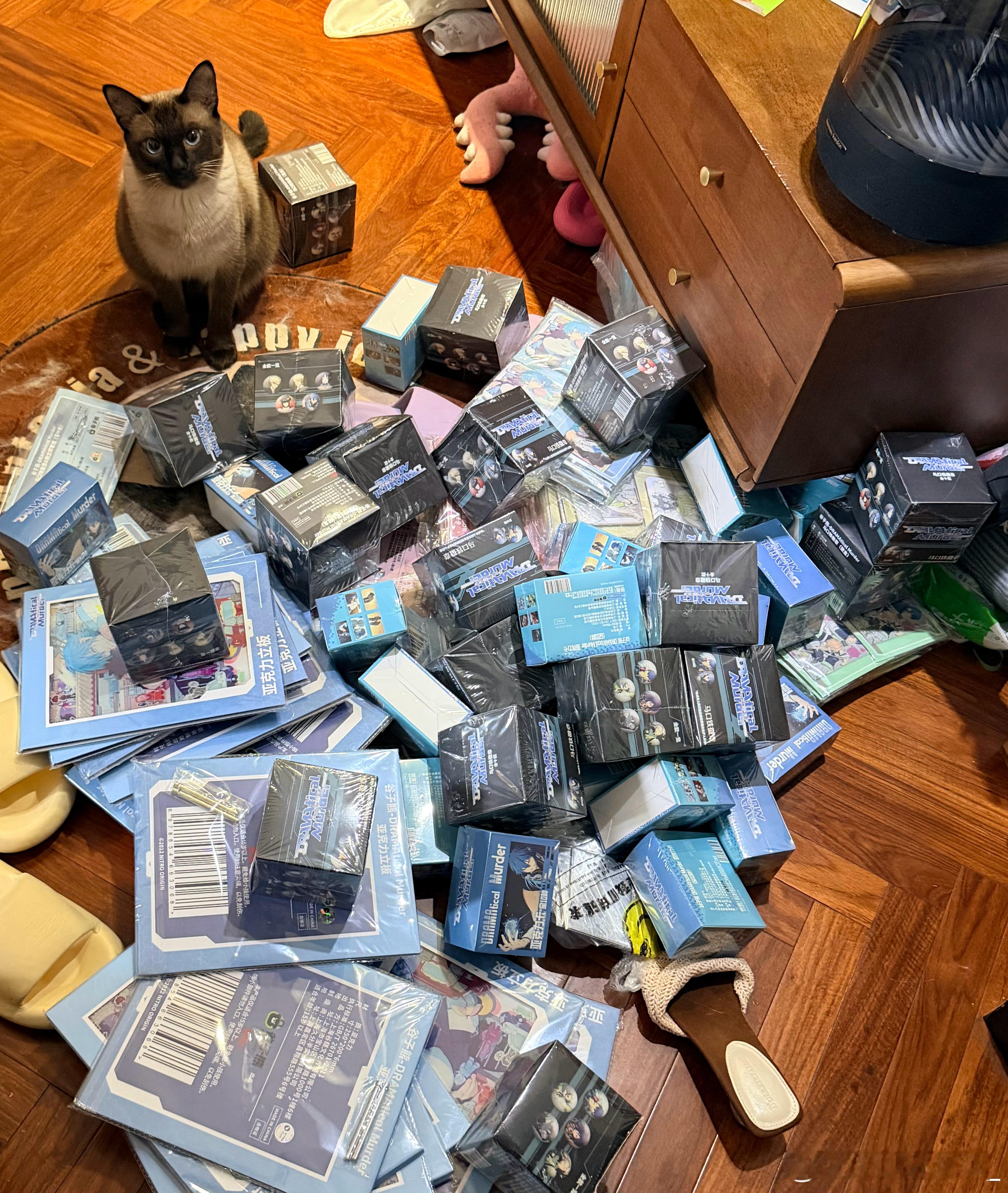 急着出门就看到门口堆了个湿透的箱子，用脚想都知道是什么，但最近完全没空拆…