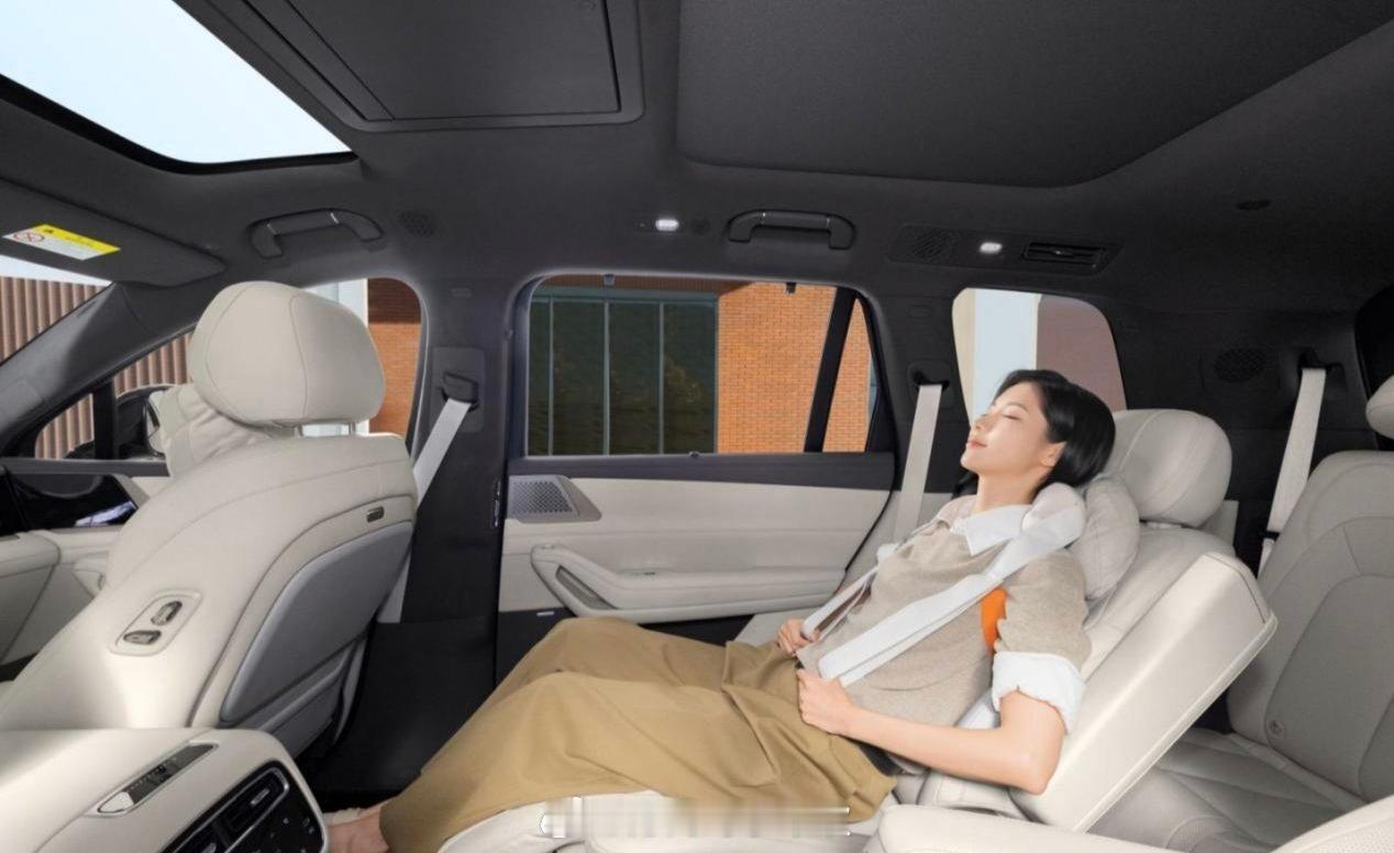 如今，“冰箱、彩电、大沙发”这类舒适配置成消费者选车重要标准，比亚迪等新能源车型