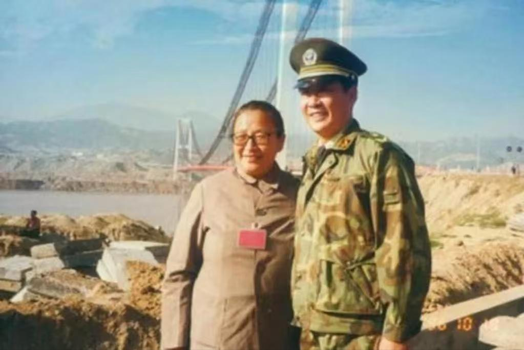 1996年，正在办公的刘源接到一个电话，只听对方说：“小源，我是你李讷姐，我想见