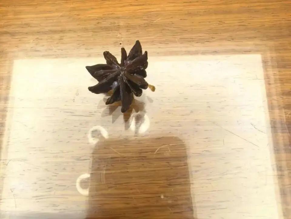 “太吓人了!”浙江，女子在超市买回八角，放两颗下锅炒肉，哪料，旁边的儿子好奇地