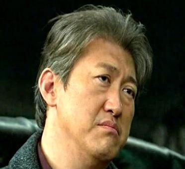 1997年，王千源开了一家饭馆，李乃文和赵春羊去吃饭，吃完后，赵春羊擦擦嘴就走，