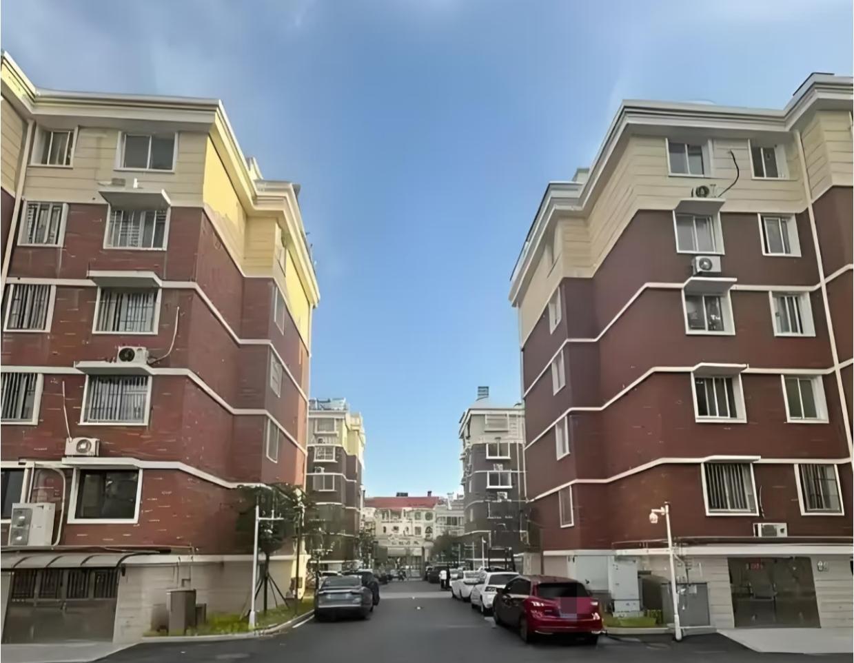 我的房子挂牌158万，一个月前曾有人出价133万，我嫌少没同意。可昨天我惊讶