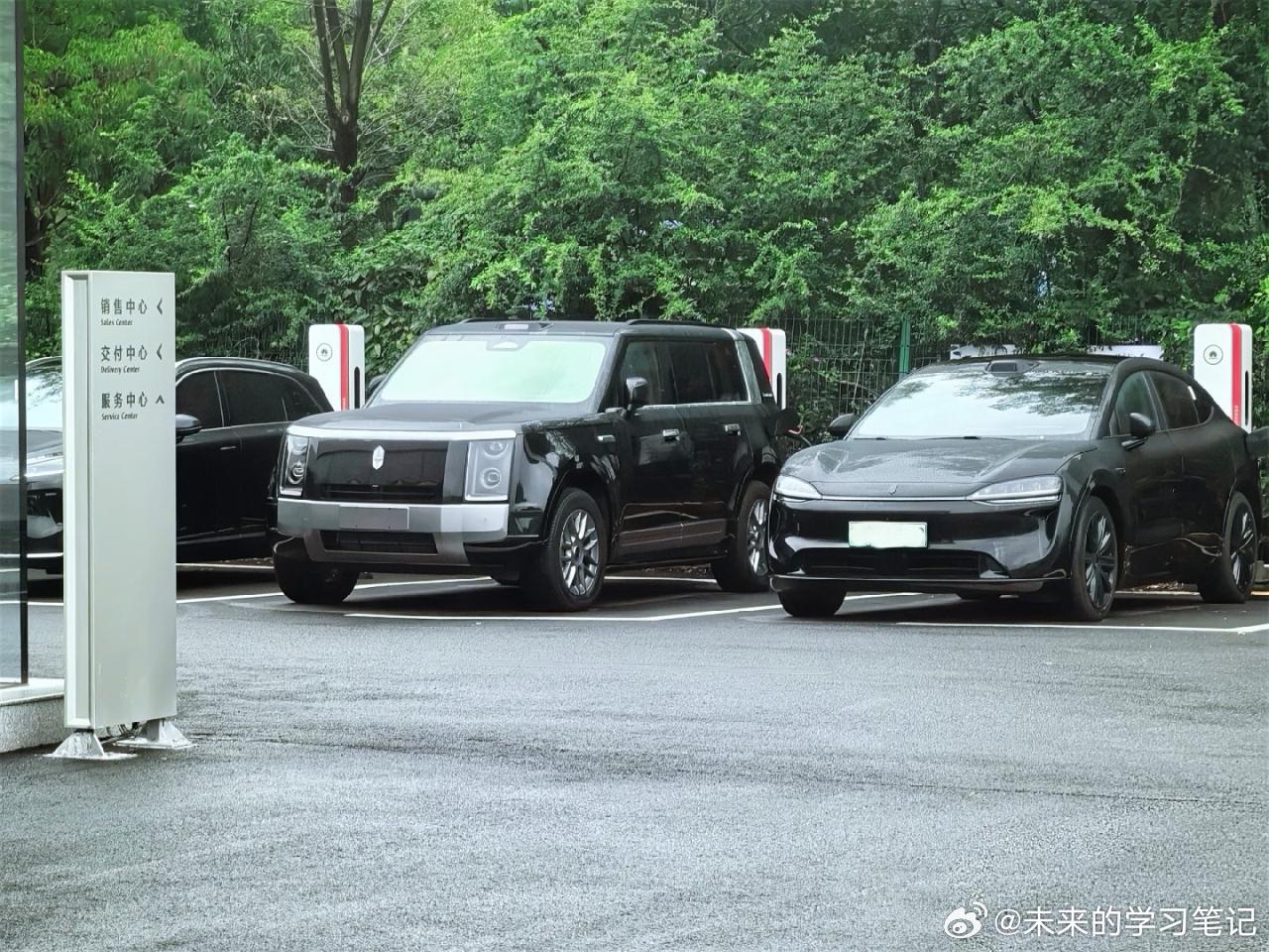 这个角度一对比，享界g9的硬派气场就出来了