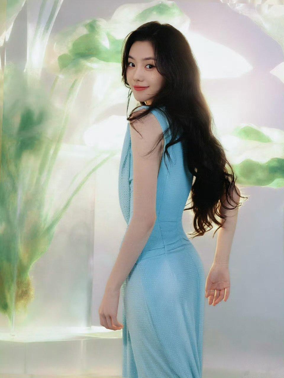 刘浩存钻饰礼服