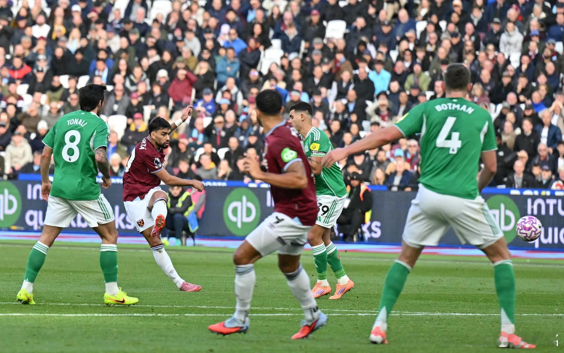 西汉姆联v纽卡斯尔纽卡斯尔领先之后，就跟睡着了一样。西汉姆联大举反攻，纽卡斯尔