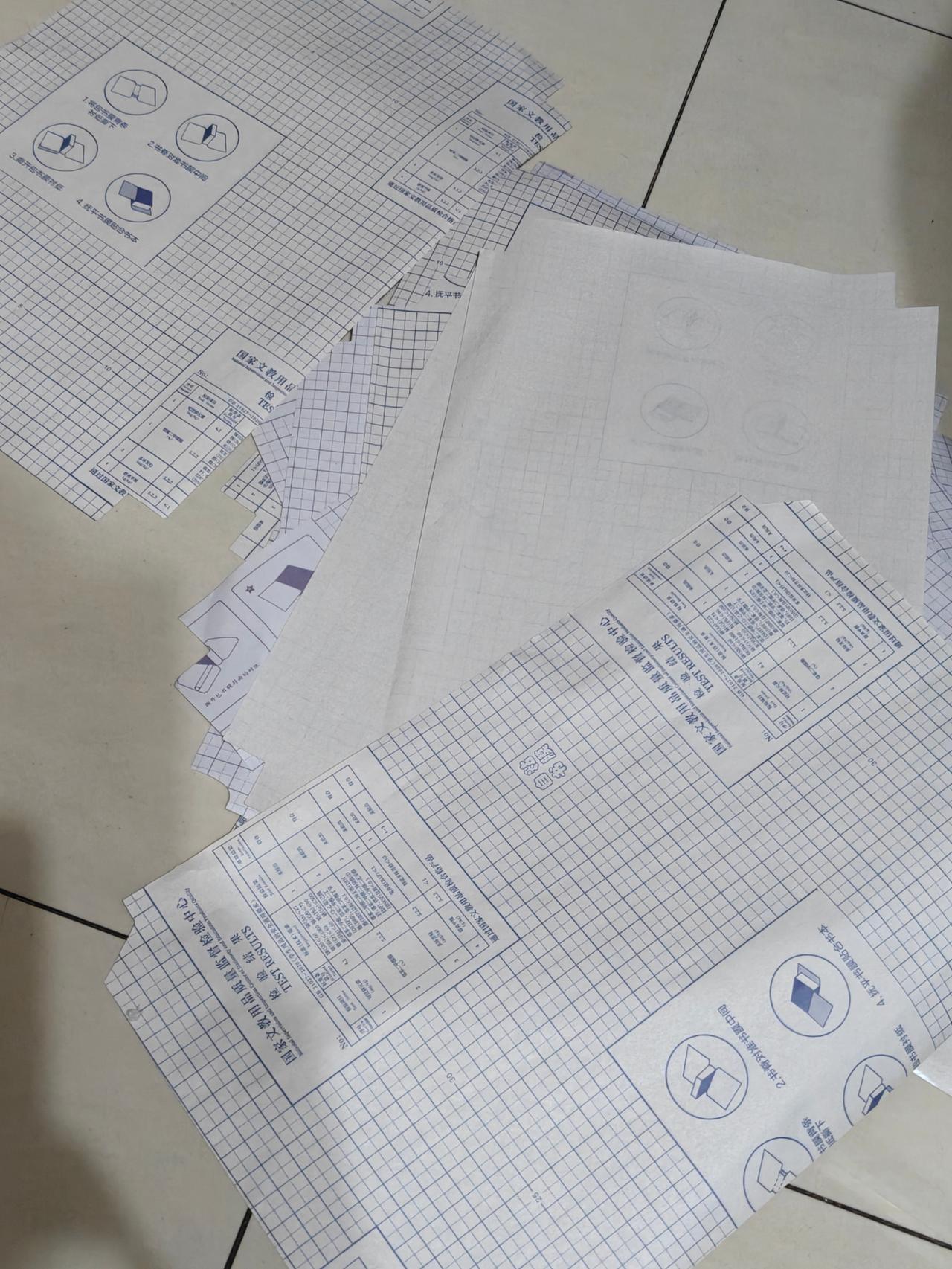 一个中国父母被“包书皮”硬控的一天今天是9月1日，全国各地小学开学的第一天，给