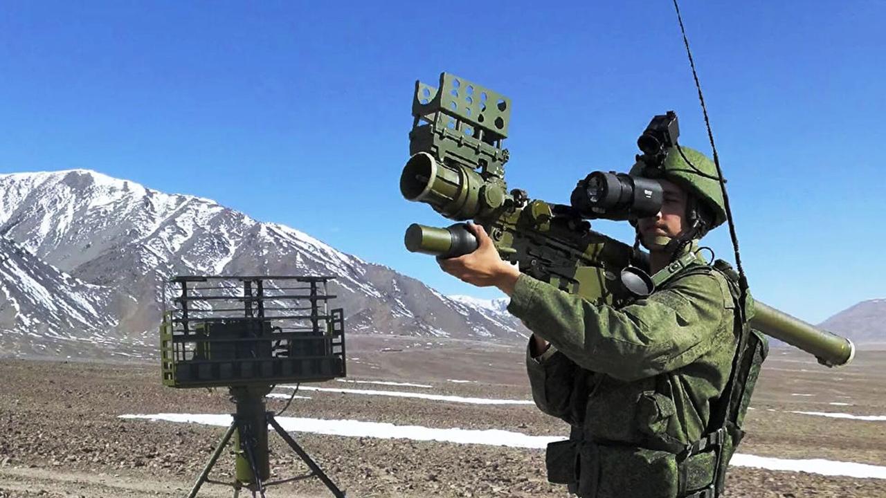 伊朗购卖俄军便携式防空导弹目前已有少量装备，主要用于人员训练测试。伊朗的大型固