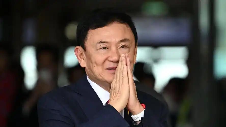 他信这一手，真是绝了。 所有人都以为他气女儿把一副好牌打得稀巴烂，一怒之下把