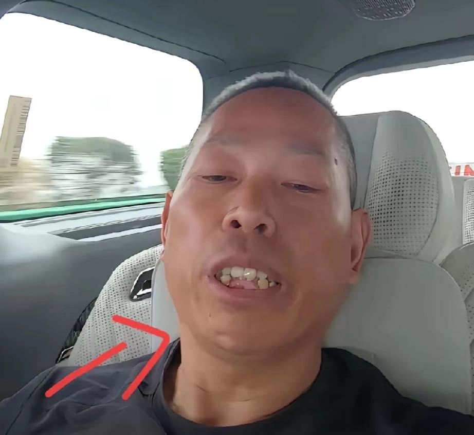 扒了扒张雪的师傅牙哥不扒不知道，一扒直接破防，真的万万没想到，他居然是造飞机