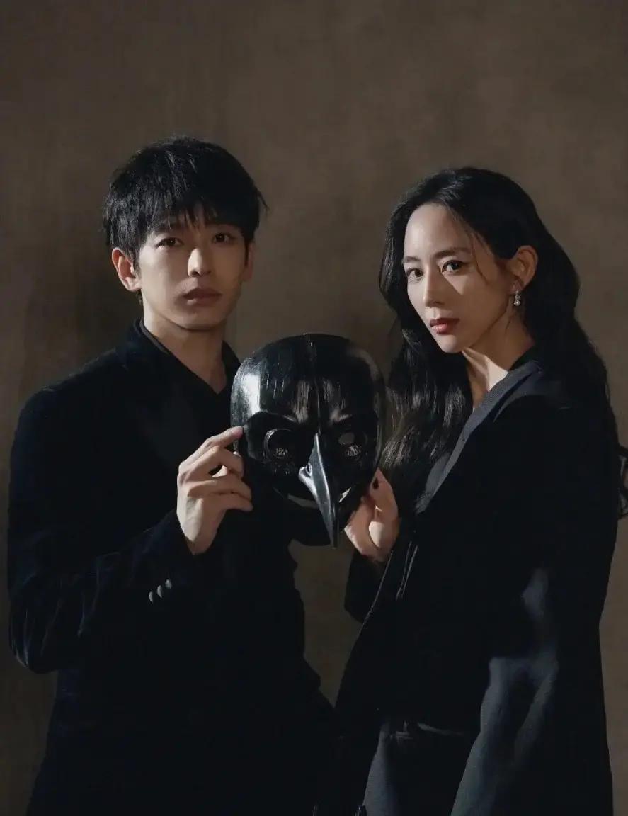 首周末2.3亿，她抢走男主光环《匿杀》刚上，张钧甯把审讯室演成了修罗场。面