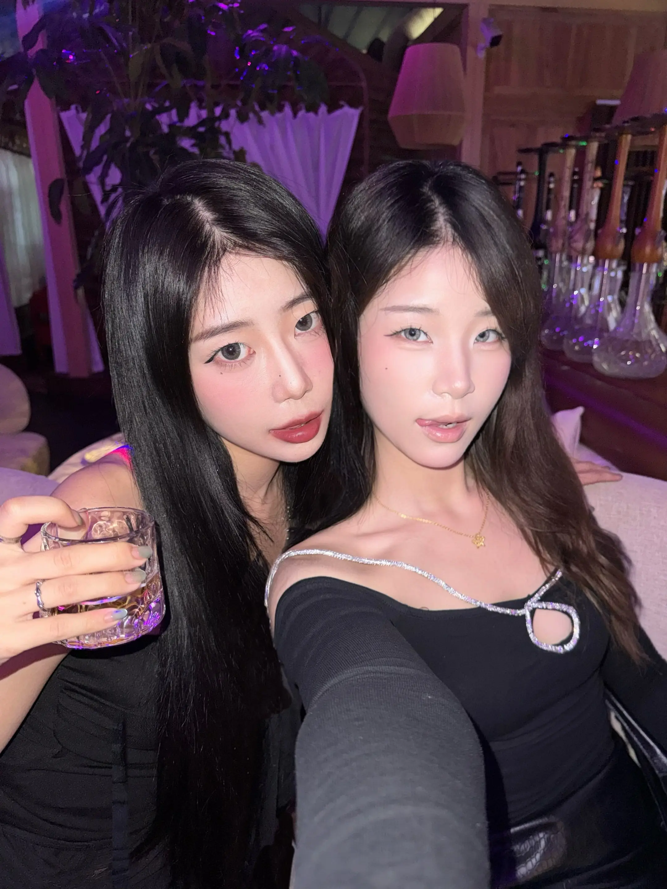 淡颜身边都会有一个势均力敌的浓颜朋友