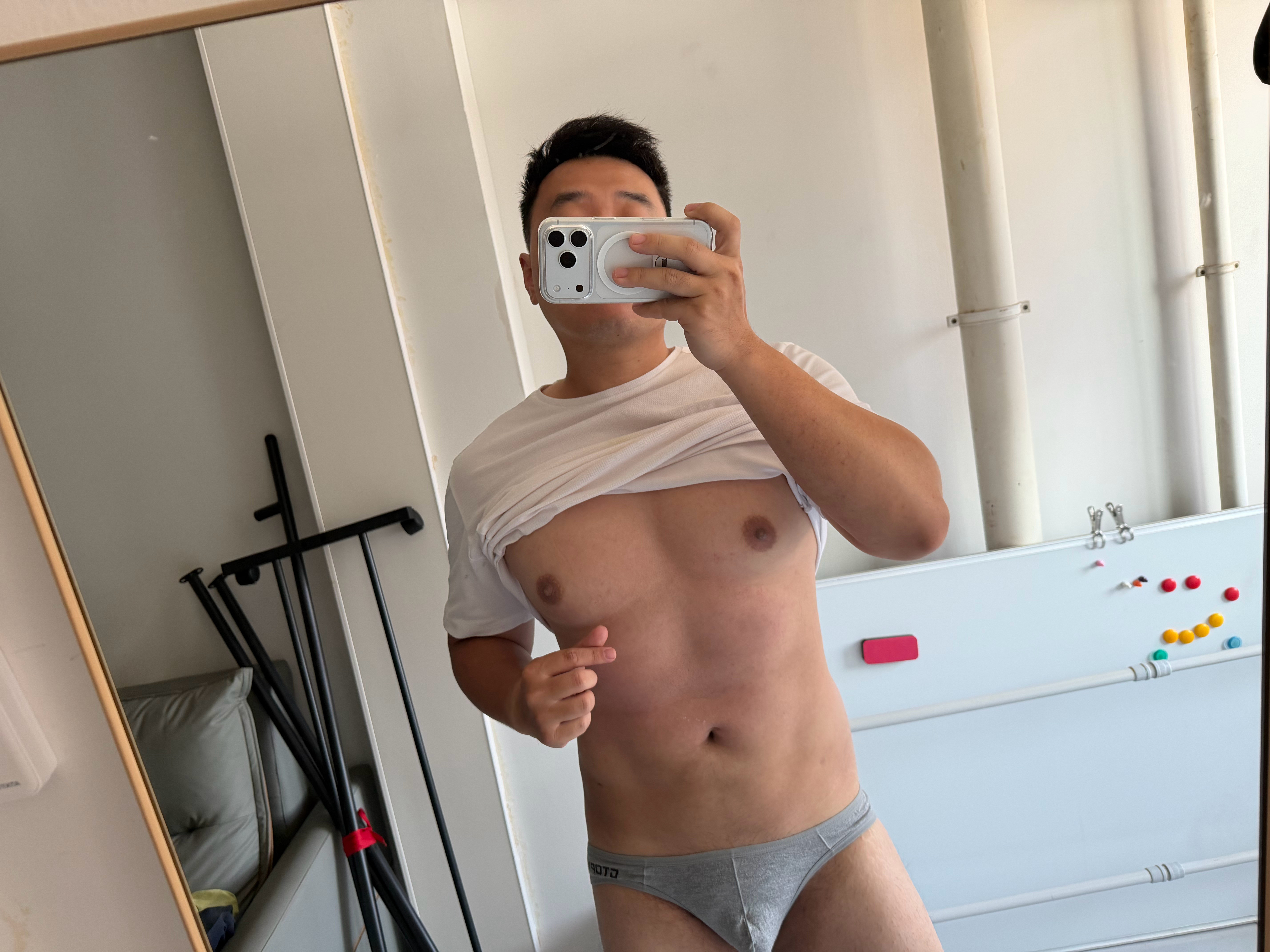 摸您呀。不得不说医院的药效果真的好，虽然还有些红疹，但已经不痒了