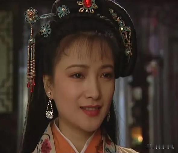 琼瑶女郎何晴去世了，其实、她很励志。14岁的时候去杭州考昆剧团，因为太矮小被