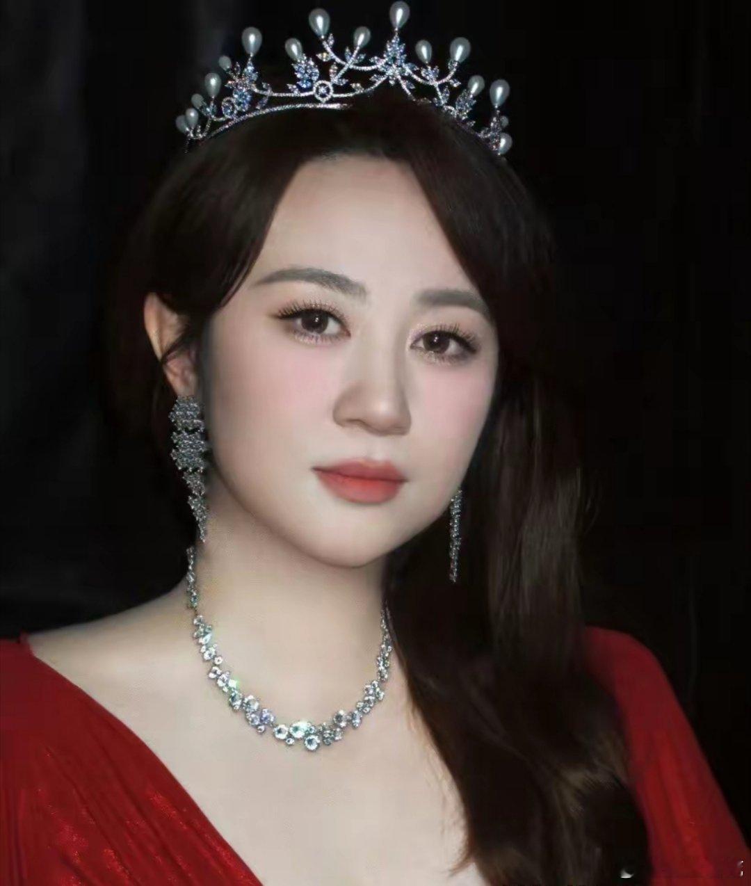 马丽这个妆是王亚飞画的总共花费11.5万可我怎么看怎么违和，这成了沈佳润了12月