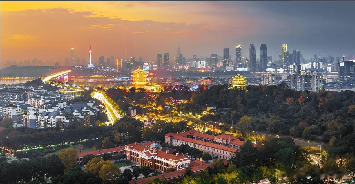 现行市场上流行的对中国经济周期的预判其实是不合逻辑的。很多