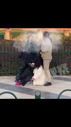 到底图啥呀看着也不像有钱人人品也不行怎么被打还不手啊这时候了不能