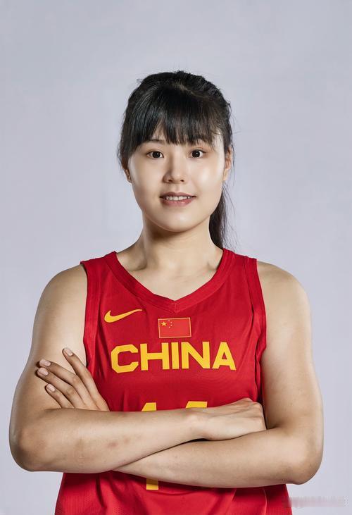 李月汝回家乡球队助山西女篮冲击总冠军2026年10月13日，山西竹叶青酒女篮