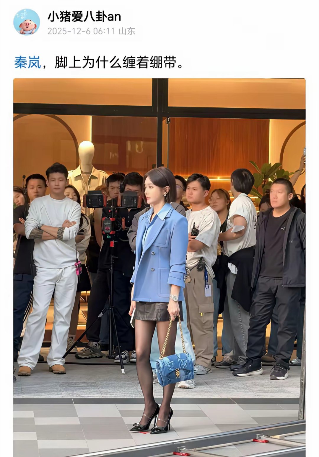 可能鞋子也是设计的一部分