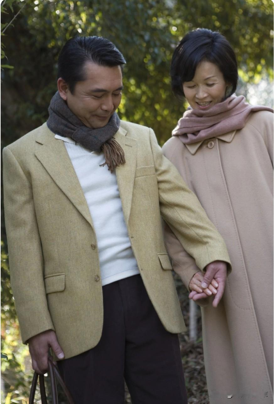 刷到一个扎心视频：30岁姑娘深夜发朋友圈说