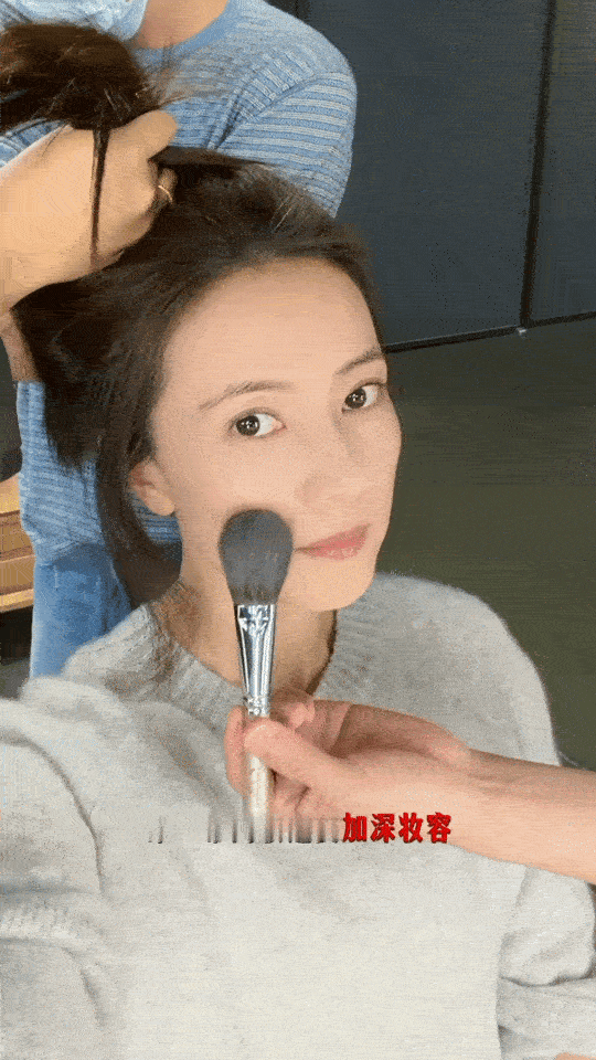 高圆圆化三次妆但只用卸一次高圆圆新vlog太圈粉啦！私下的她活泼又亲切，状态超