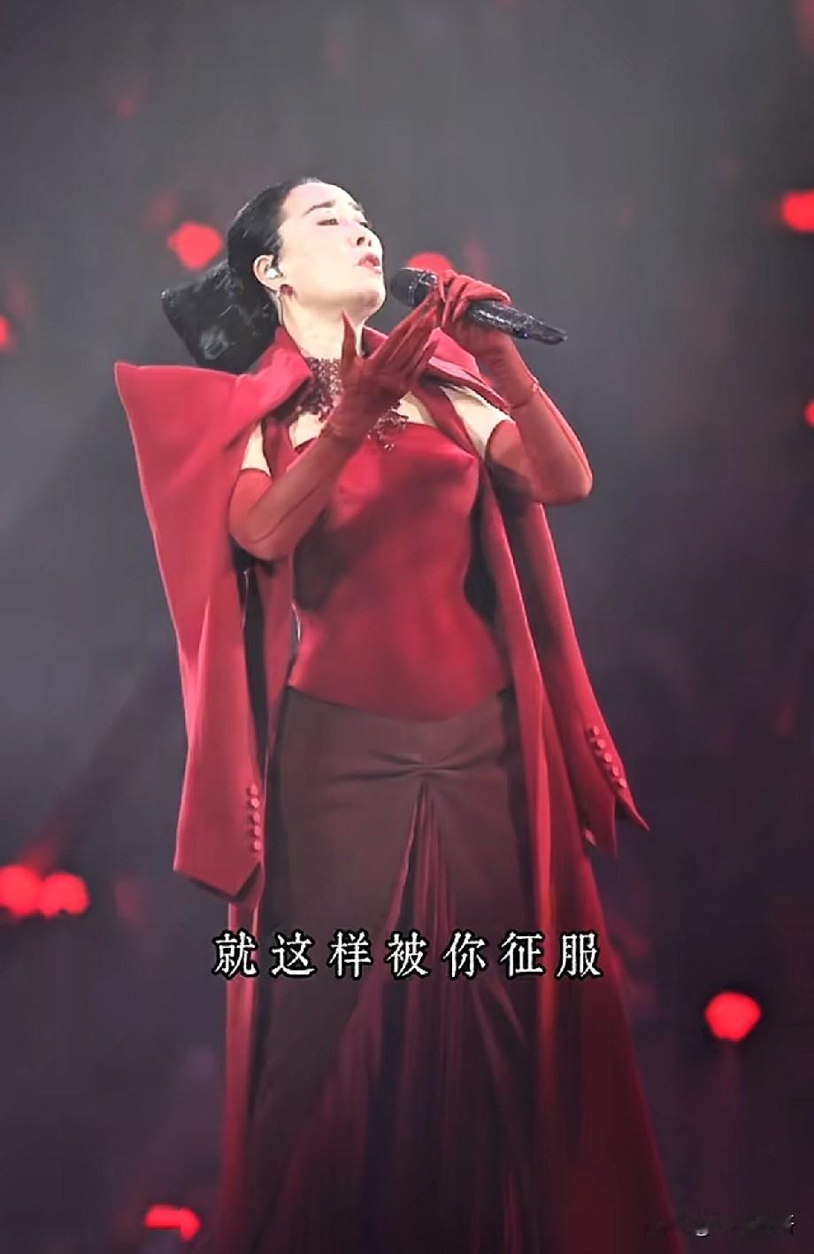 那英北京演唱会唱响《征服》，一开口就是时代回忆时隔12年重回北京开唱，那英
