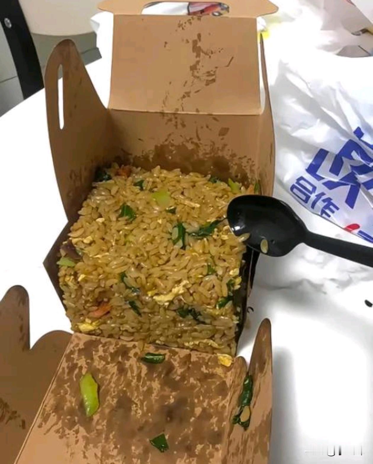 这个外卖包装看着就没食欲了