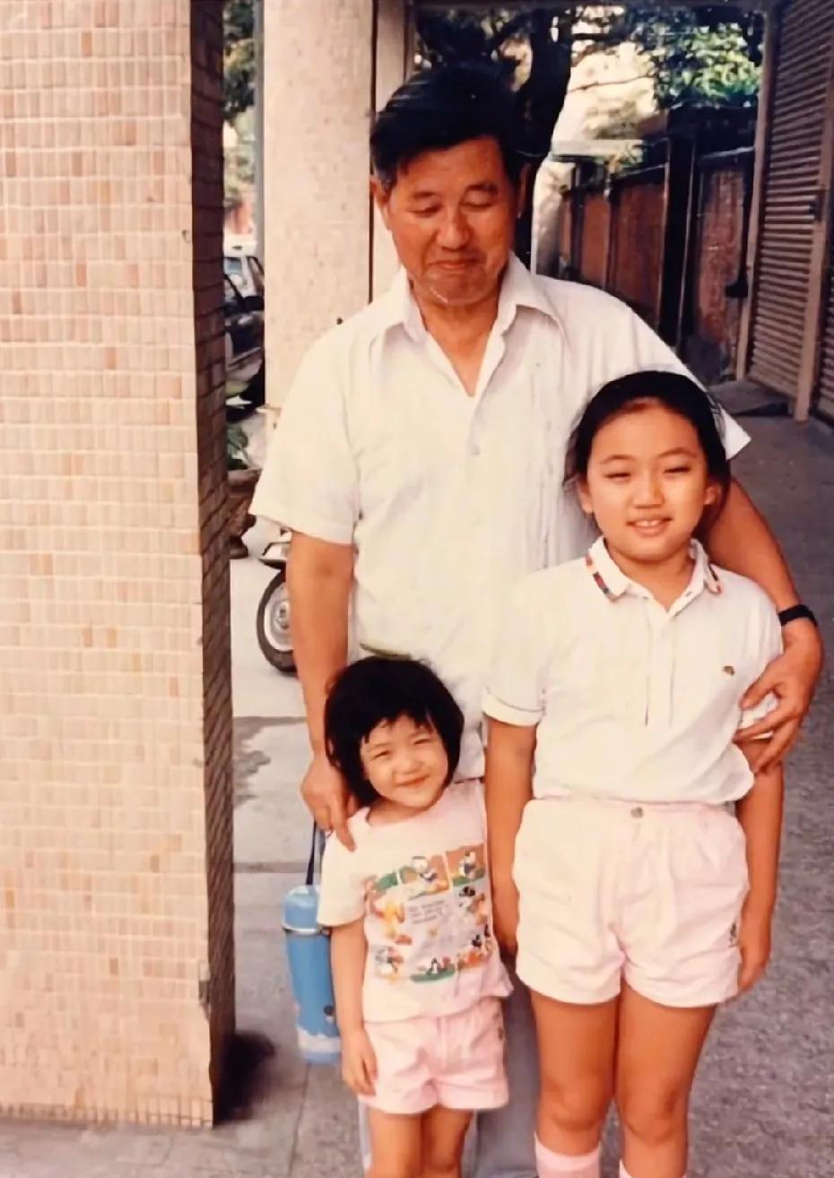 陈妍希小时候，从小就甜甜的，原来宝岛也流行踩脚裤