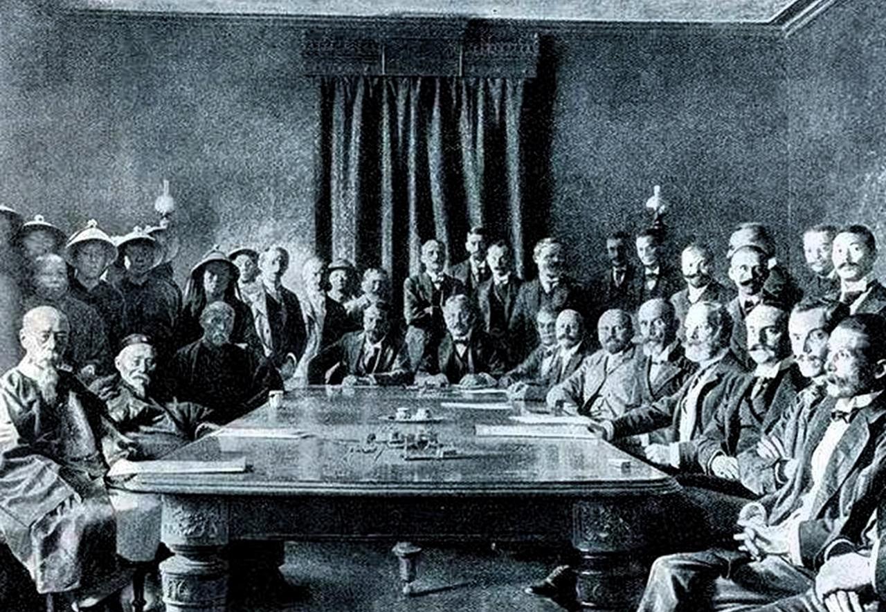 今天算是彻底刷新了对“卖国”的认知！《辛丑条约》4.5亿两白银的赔款，清政府跟洋