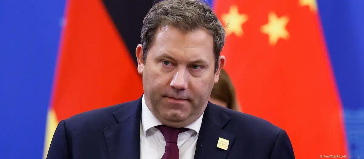 德铁宣布了其迄今最大一笔巴士订单。这3300多辆、超10亿欧元的巴士订单。绝大部